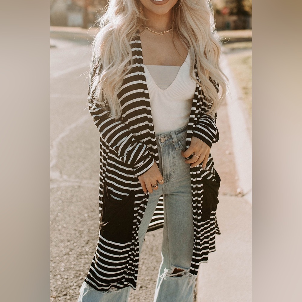 Women’s striped cardigan with pockets black and white medium EUC